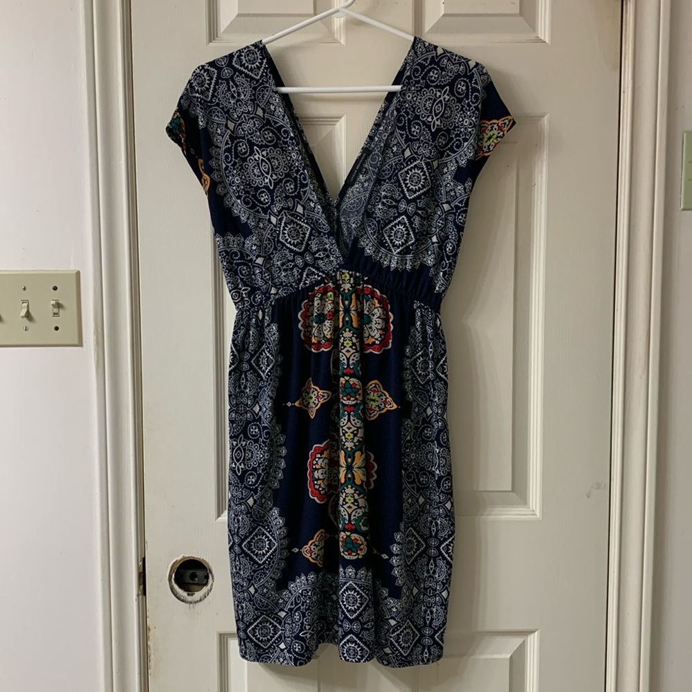 🌷3 for$25🌷Urban Behavior, US L, Navy, White & Floral Tribal Print V-Neck Dress